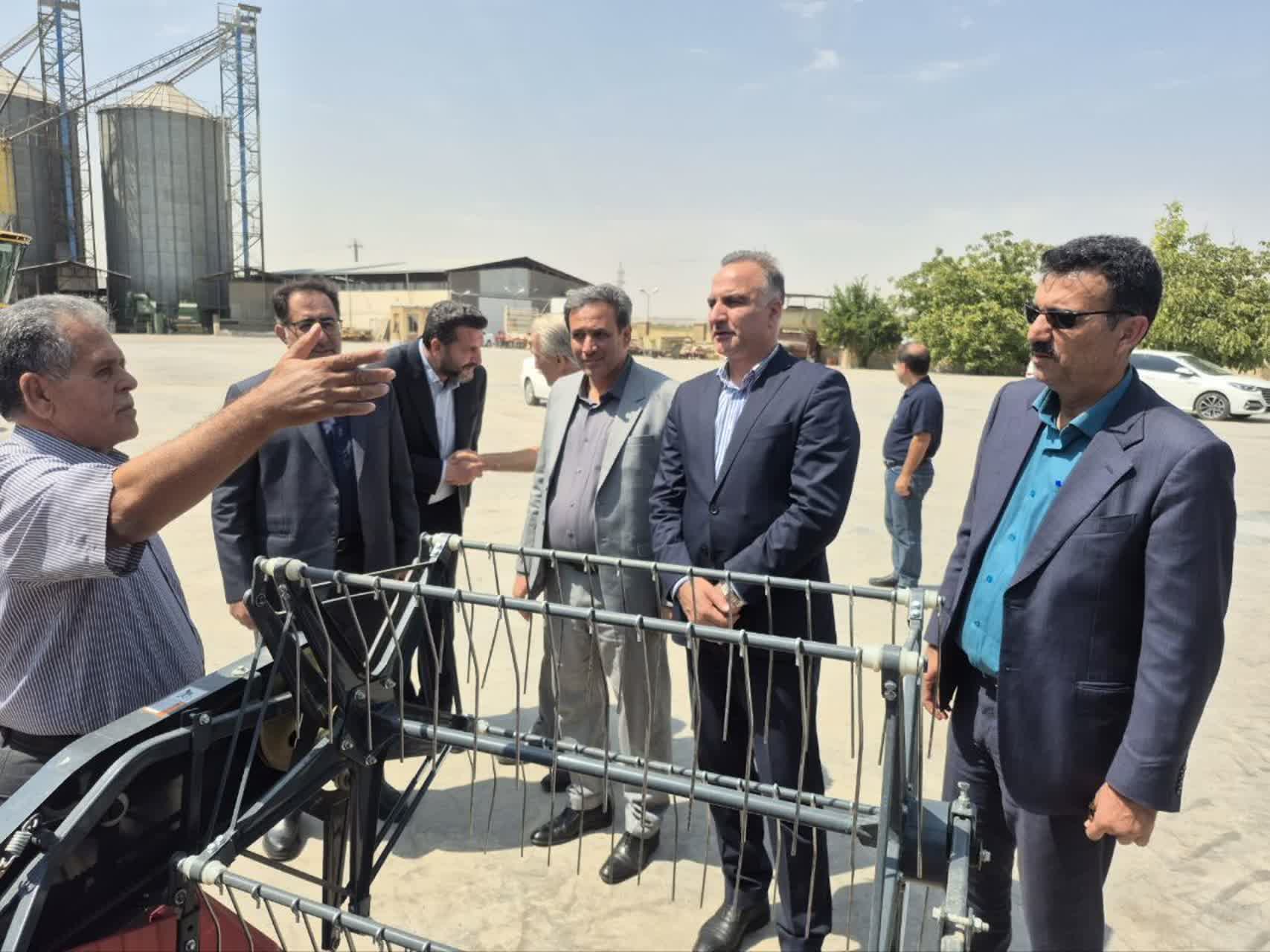   بازدید معاون وزیر جهاد کشاورزی از زنجیره تولید، فرآوری و بسته‌بندی بذر گندم گواهی‌شده بالادربند